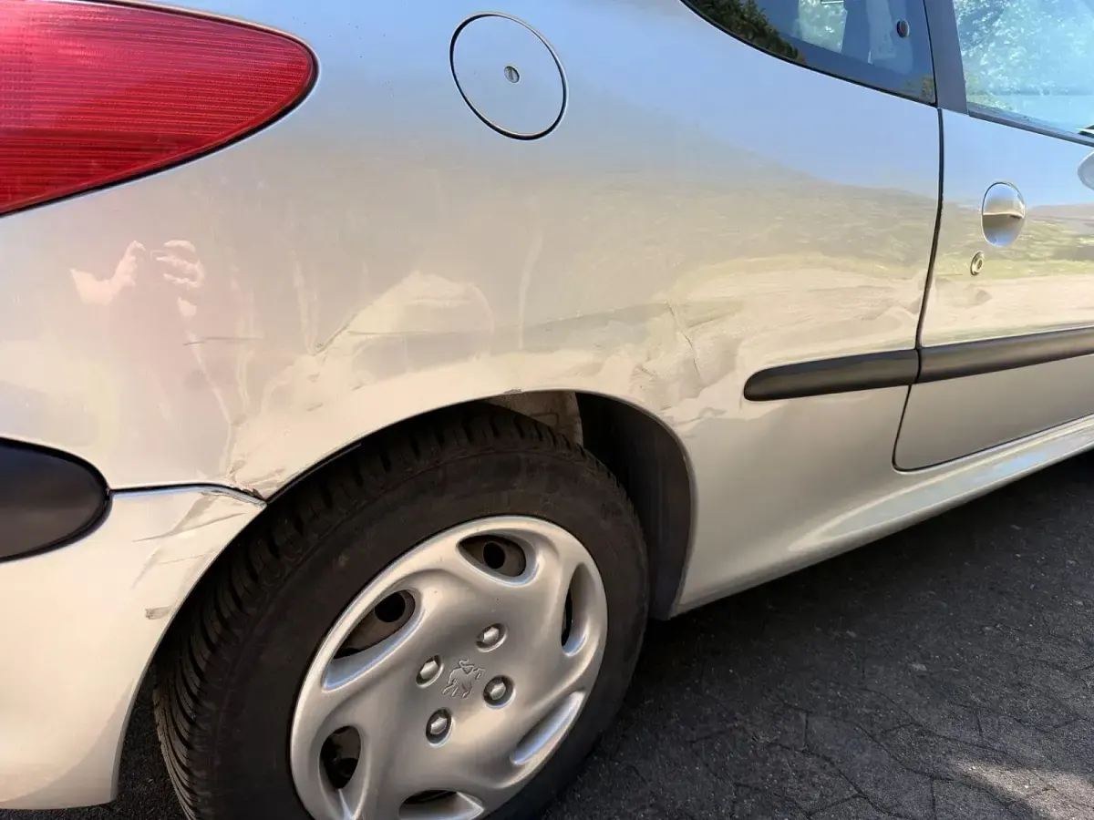 Gebraucht Peugeot 206 60 PS (44 kW) 2002 Silber Kleinwagen