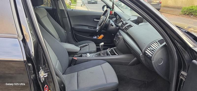 Gebraucht BMW 118 122 PS (89 kW) 2005 Schwarz Kleinwagen