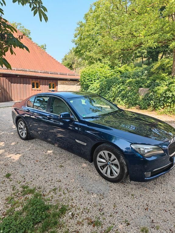 Blau Gebraucht 2012 BMW 730L Limousine | 15.900 € (Fairer Preis) - Bild 1/4