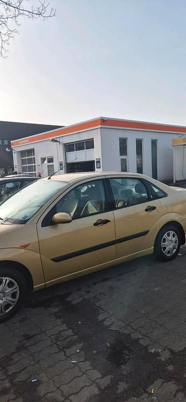 Gebraucht Ford Focus 101 PS (74 kW) 2000 Gold Limousine