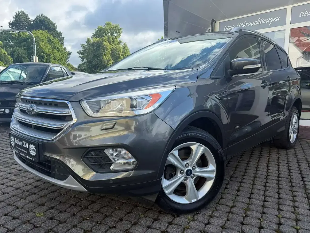 Gebraucht Ford Kuga Titanium 182 PS (133 kW) 2017 Grau SUV