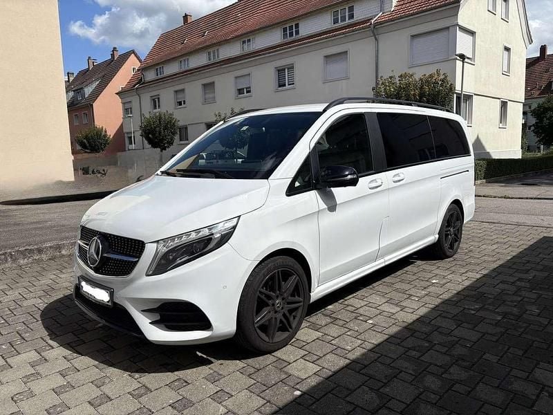 Weiß Gebraucht 2021 Mercedes V300 AMG line Van / Kleinbus | 57.000 € (Etwas zu teuer) - Bild 1/4