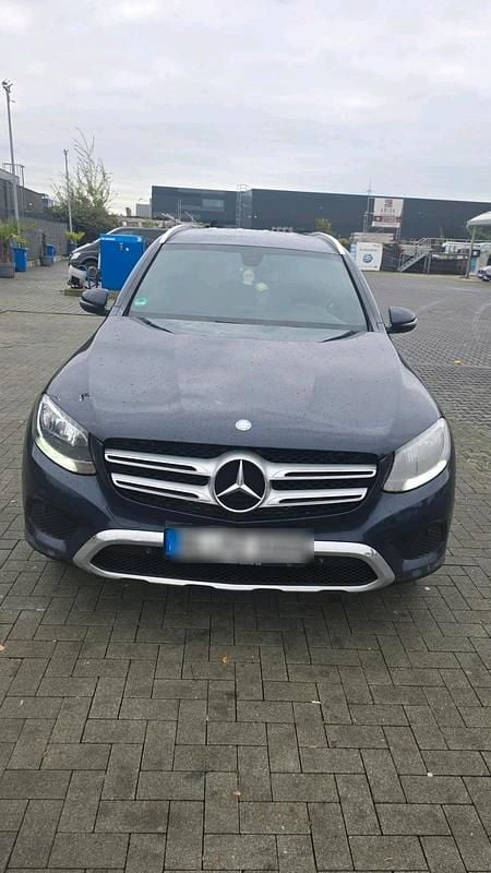 Blau Gebraucht 2016 Mercedes GLC220 Limousine | 19.000 € (Superpreis) - Bild 1/4