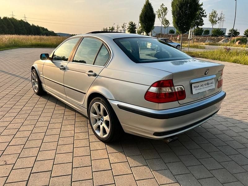 Second-hand BMW 330 231 CP (169 kW) 2000 Argintiu Berlinǎ