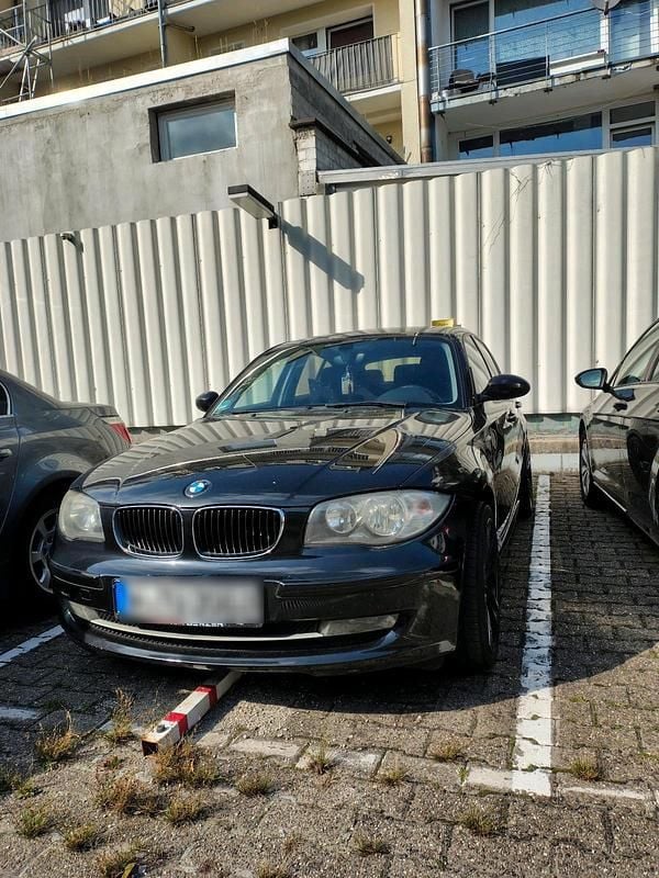Schwarz Gebraucht 2007 BMW 120 Kleinwagen | 6.999 € (Teuer) - Bild 1/4