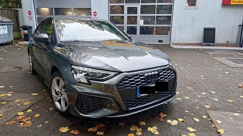 Grau Gebraucht 2021 Audi A3 Sportback e-tron S-Line Limousine | 26.900 € (Fairer Preis) - Bild 1/4