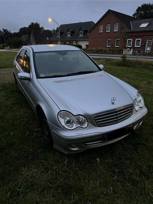 Silber Gebraucht 2005 Mercedes C220 Limousine | 2.000 € (Superpreis) - Bild 1/4