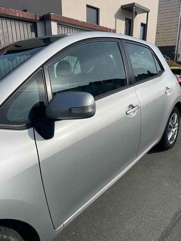 Gebraucht Toyota Auris Life 132 PS (97 kW) 2012 Silber Limousine