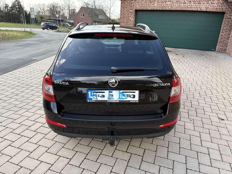 Gebraucht Skoda Octavia 150 PS (110 kW) 2015 Schwarz Kleinwagen
