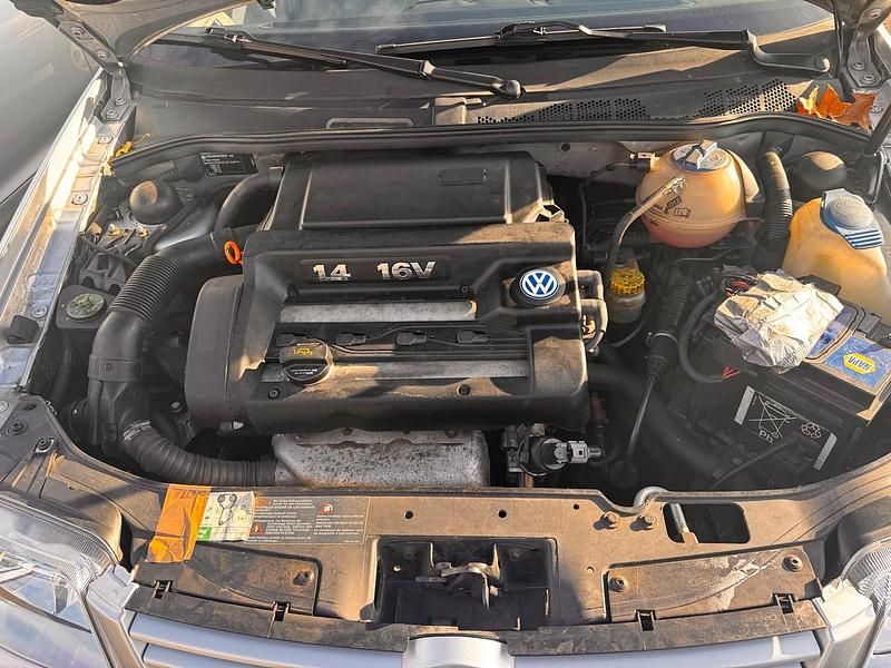 Grau Gebraucht 2000 VW Polo Kleinwagen | 1.800 € - Bild 1/4