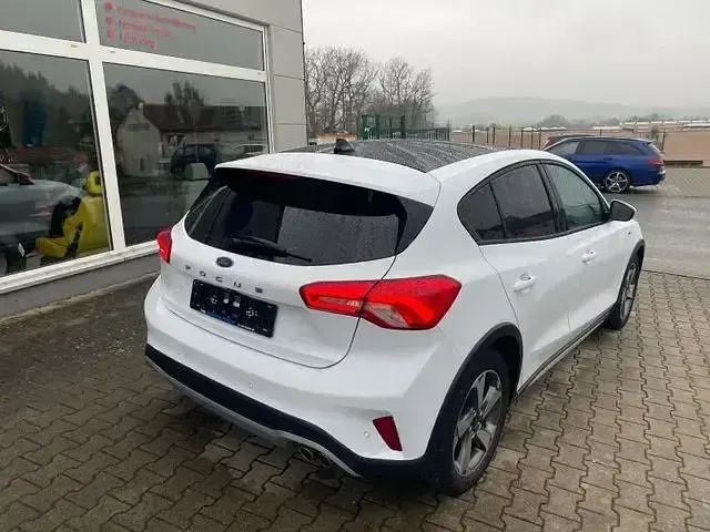 Używany Ford Focus Active X 174 KM (127 kW) 2021 Biały Sedan/Limuzyna