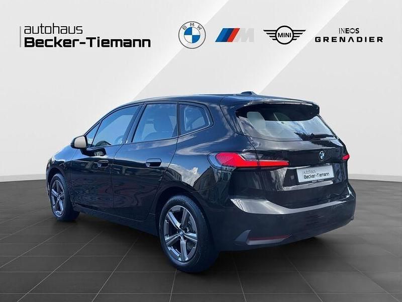 Gebraucht BMW 220 Active Tourer Efficient Dynamics 156 PS (114 kW) 2025 Saphirschwarz Van / Kleinbus