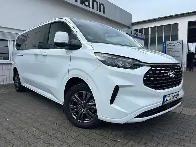 Gebraucht Ford Tourneo Custom Titanium 136 PS (100 kW) 2024 Frostweiß Van