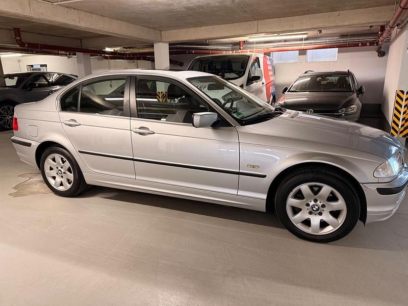Gebraucht BMW 325 192 PS (141 kW) 2001 Silber Limousine