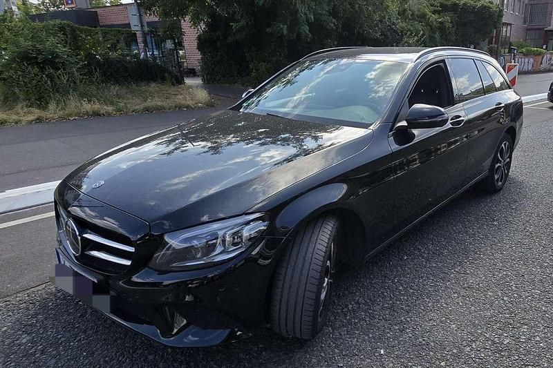 Schwarz Gebraucht 2018 Mercedes C220 Kombi | 18.200 € (Guter Preis) - Bild 1/4
