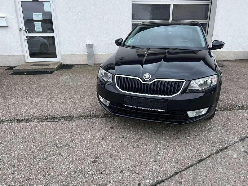 Schwarzmagic perleffekt Gebraucht 2013 Skoda Octavia Elegance Kleinwagen | 7.980 € (Superpreis) - Bild 1/4
