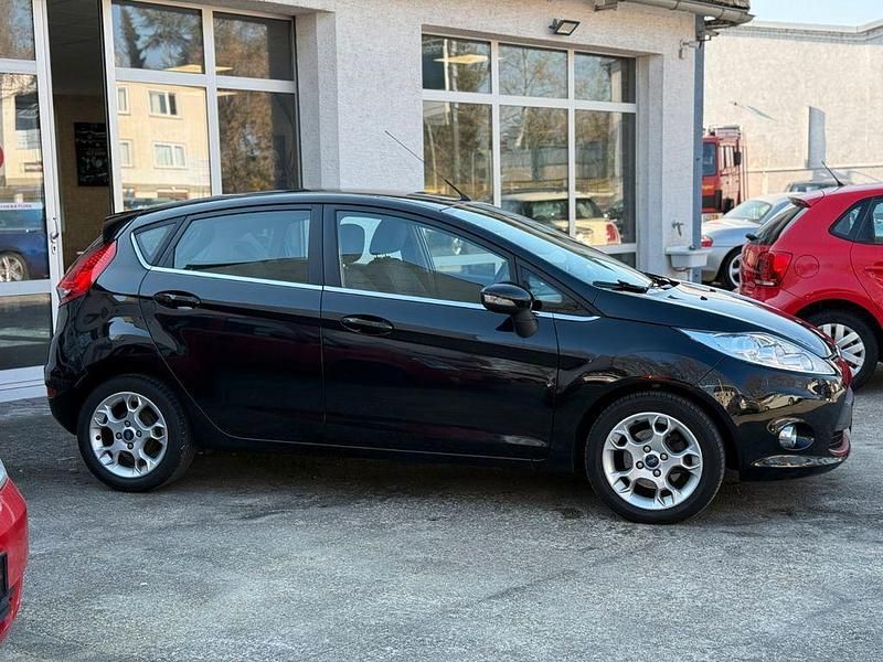 Gebraucht Ford Fiesta Titanium 82 PS (60 kW) 2012 Schwarz Kleinwagen