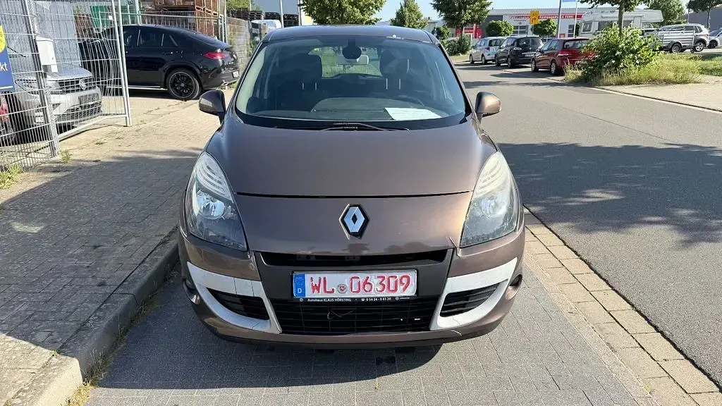 Gebraucht Renault Scénic III Dynamique 106 PS (77 kW) 2010 Braun Van / Kleinbus