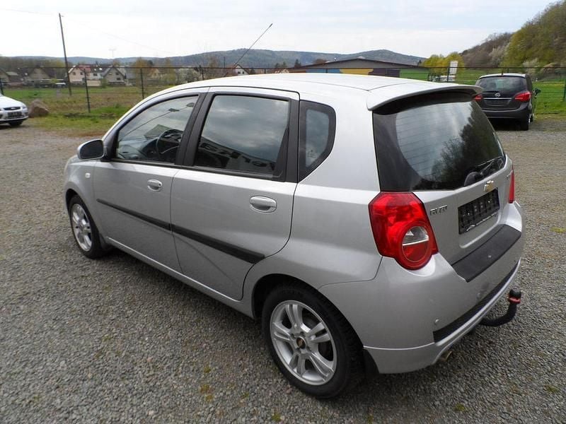 Gebraucht Chevrolet Aveo LT 101 PS (74 kW) 2009 Silber Kleinwagen