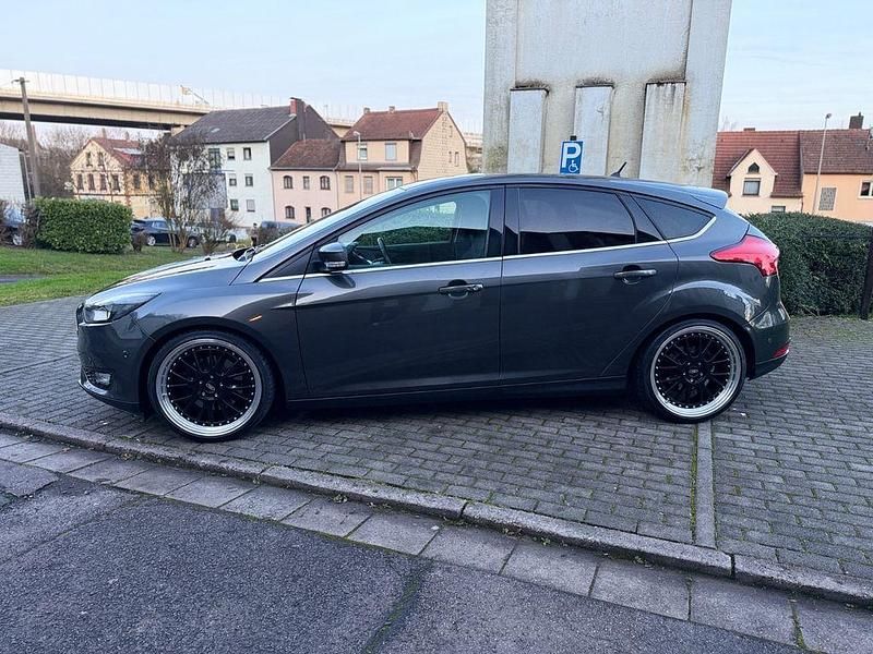 Gebraucht Ford Focus Titanium 150 PS (110 kW) 2018 Grau Limousine