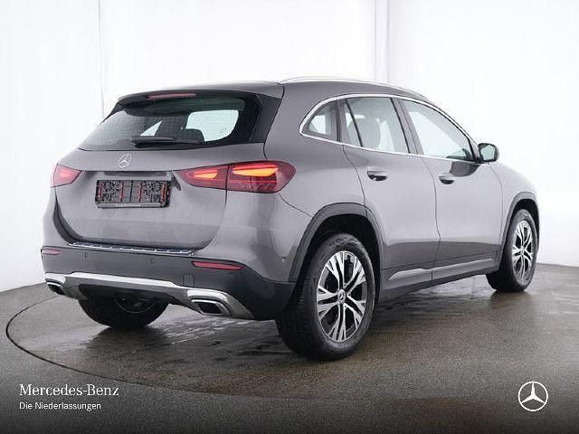 Grau Gebraucht 2024 Mercedes GLA180 Advanced SUV | 36.590 € (Fairer Preis) - Bild 1/4