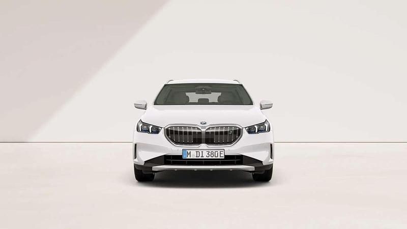 Neu BMW i5 Sport Line 250 kW (340 PS) 2026 Alpinweiß uni Kombi