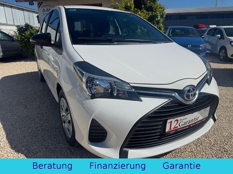 Gebraucht Toyota Yaris 69 PS (50 kW) 2016 Weiß Kleinwagen