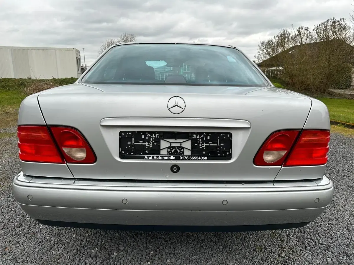 Gebraucht Mercedes E280 Avantgarde 204 PS (150 kW) 1998 Silber Limousine