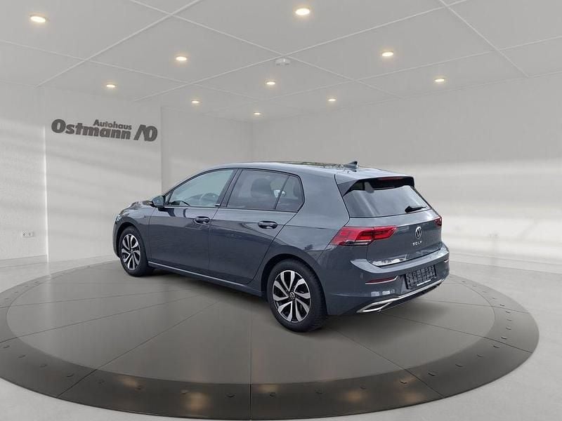 Gebraucht VW Golf VIII Active 150 PS (110 kW) 2022 Delfingrau metallic Limousine