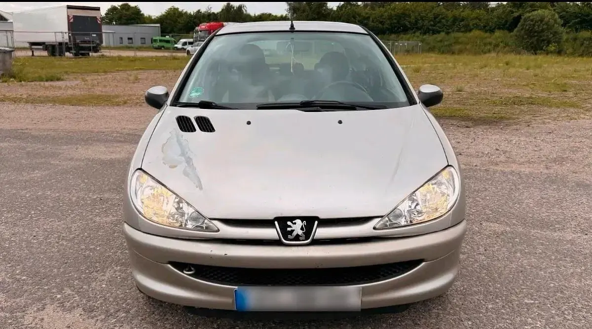 Gebraucht Peugeot 206 60 PS (44 kW) 2005 Gold Kleinwagen