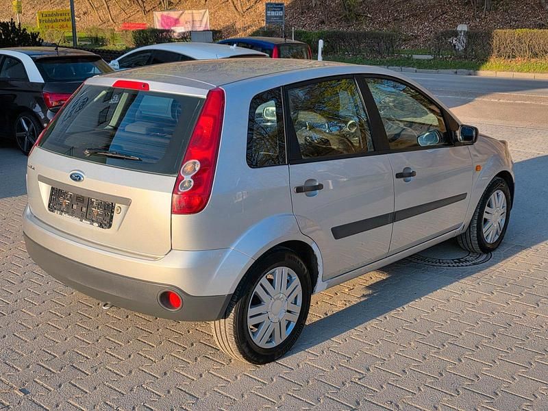 Gebraucht Ford Fiesta 60 PS (44 kW) 2006 Silber Kleinwagen