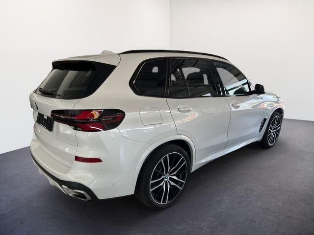 Mineral white mineral white Gebraucht 2024 BMW X5 M Sport SUV | 94.999 € (Etwas zu teuer) - Bild 1/4
