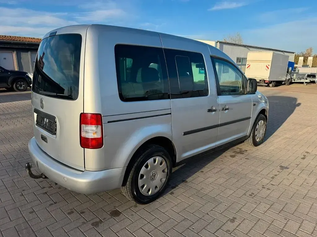 Second-hand VW Caddy Life 105 CP (77 kW) 2004 Argintiu Monovolum
