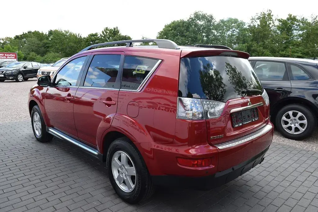 Gebraucht Mitsubishi Outlander Invite 156 PS (114 kW) 2011 Rot SUV