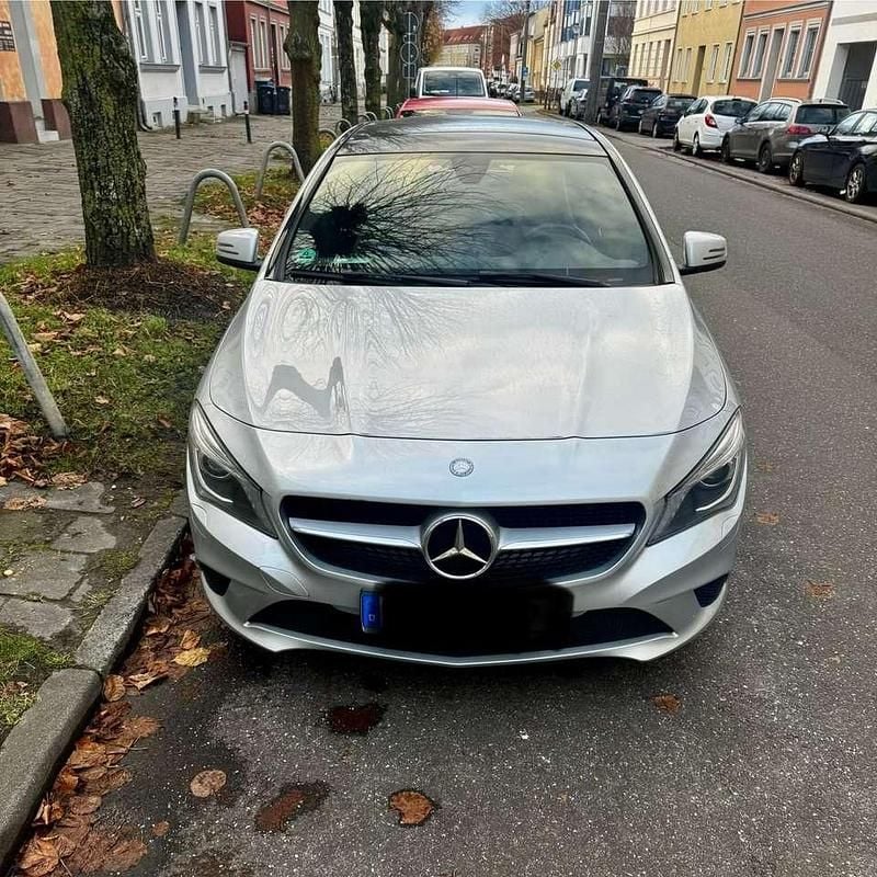 Gebraucht Mercedes CLA180 Shooting Brake Urban 122 PS (89 kW) 2016 Grau Kombi