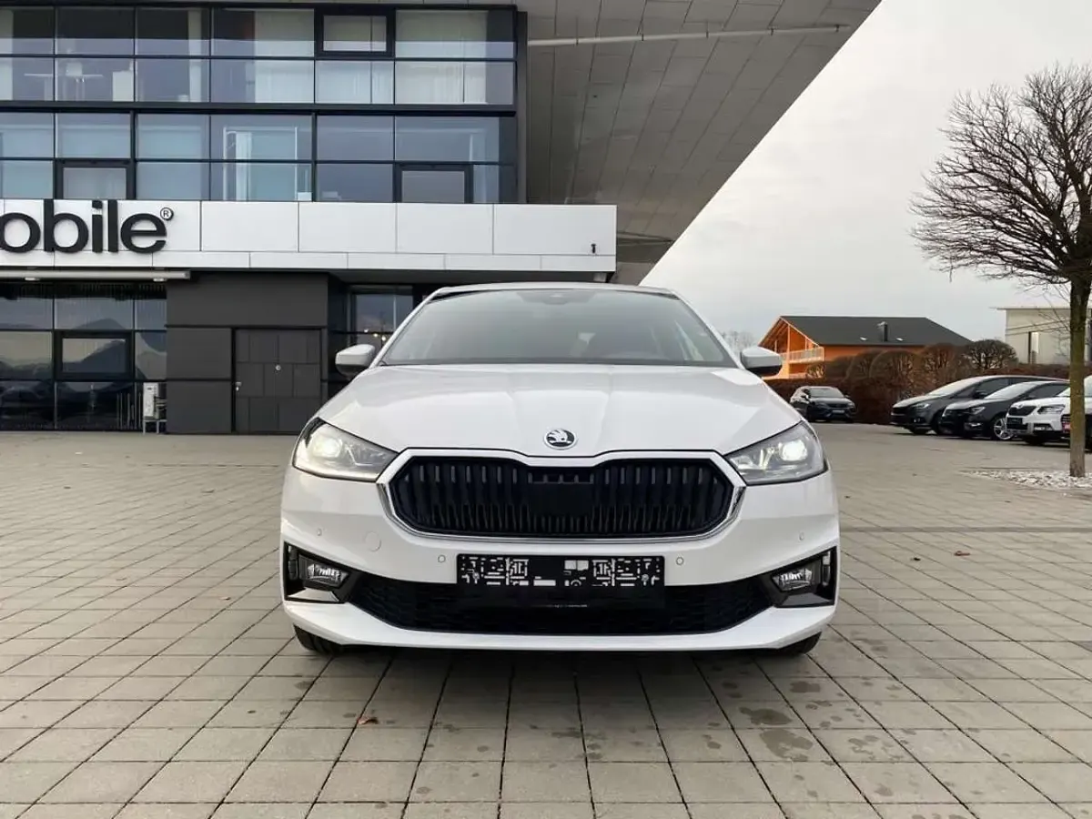 Gebraucht Skoda 110 R Dynamic 110 PS (80 kW) 2021 Candy weiß Limousine