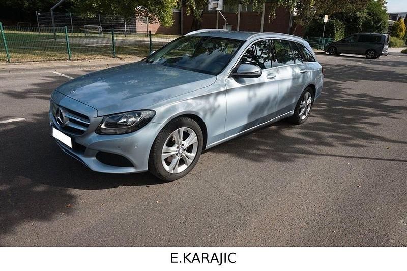 Silber Gebraucht 2016 Mercedes C200 Limousine | 11.990 € (Superpreis) - Bild 1/4