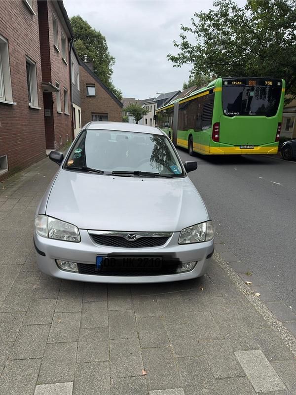 Silber Gebraucht 1998 Mazda 3 Limousine | 900 € - Bild 1/4