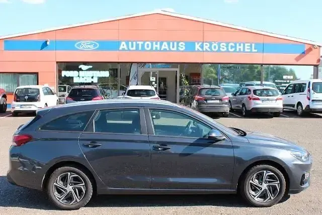 Gebraucht Hyundai i30 Select 120 PS (88 kW) 2022 Grau Kombi
