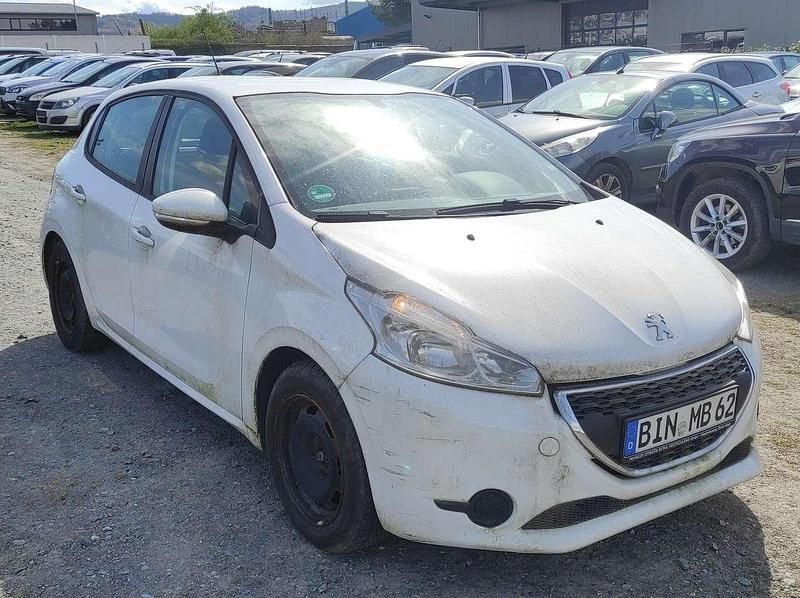 Gebraucht Peugeot 208 Active 68 PS (50 kW) 2015 Lack weiss banquise/deckende Kleinwagen