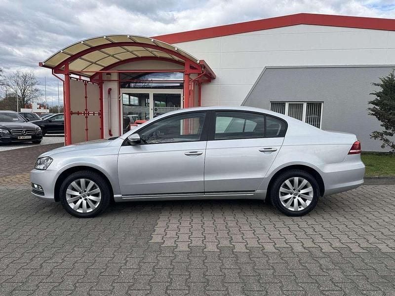 Second-hand VW Passat 122 CP (89 kW) 2012 Argintiu Berlinǎ