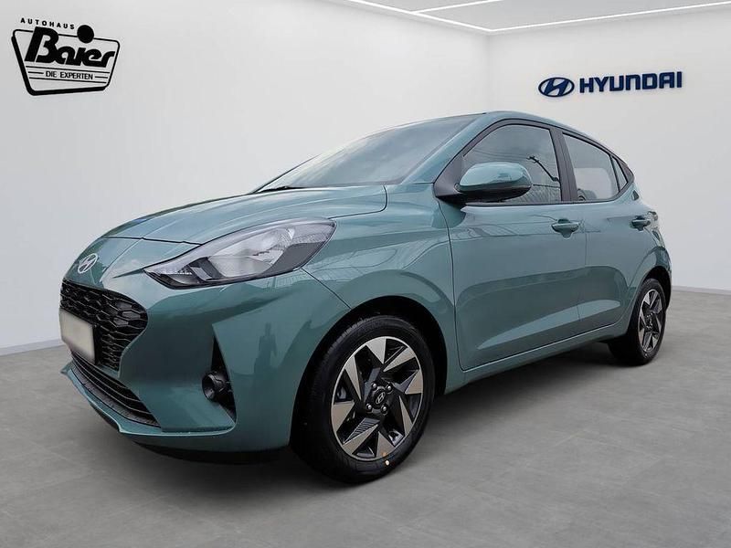 Grün Neu 2025 Hyundai i10 Trend Kleinwagen | 18.190 € (Fairer Preis) - Bild 1/4