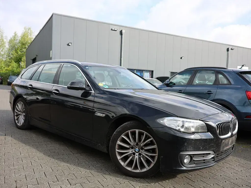 Gebraucht BMW 520 Luxury Line 190 PS (139 kW) 2016 Saphirschwarz Kombi