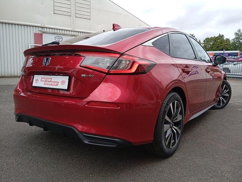 Gebraucht Honda Civic Elegance 184 PS (135 kW) 2025 Rot Limousine