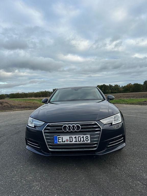Blau Gebraucht 2016 Audi A4 Sport Limousine | 16.000 € (Superpreis) - Bild 1/4