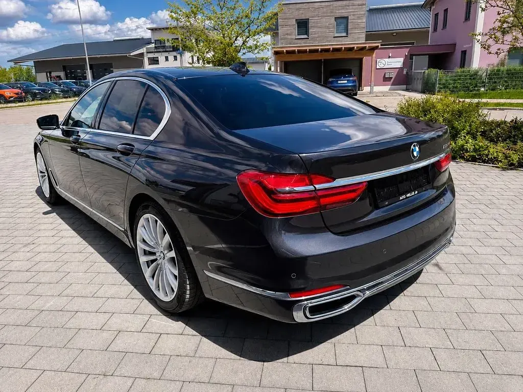 Gebraucht BMW 730 265 PS (194 kW) 2016 Grau Limousine