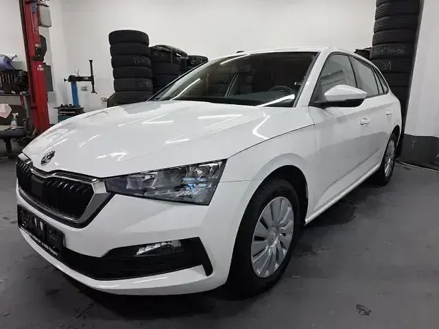 Gebraucht Skoda Scala Cool Plus 110 PS (80 kW) 2022 Weiß Kleinwagen