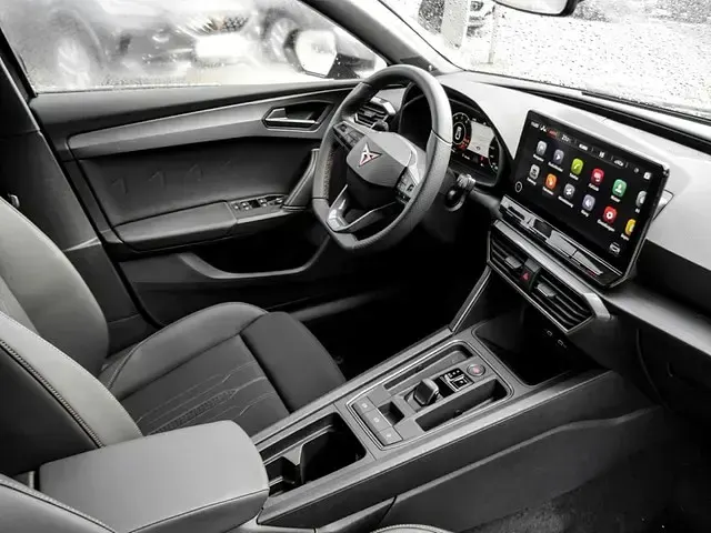 Gebraucht Cupra Leon 150 PS (110 kW) 2023 Mitternachtsschwarz Kombi