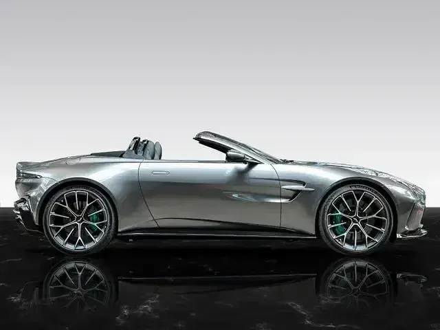Gebraucht Aston Martin V8 Vantage 665 PS (489 kW) 2025 Grau Cabrio