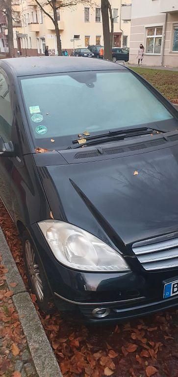 Schwarz Gebraucht 2010 Mercedes A180 Elegance Limousine | 5.950 € (Fairer Preis) - Bild 1/4